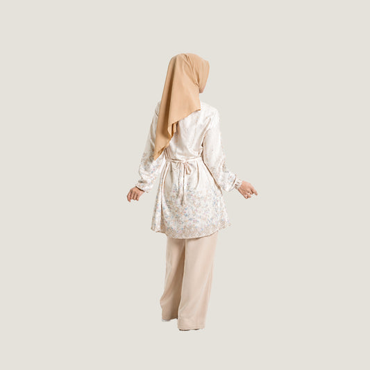 Safa Tunic tunik muslim premium wanita White Full Badan tampak belakang — siluet mengalir Aluna Collection Falyae