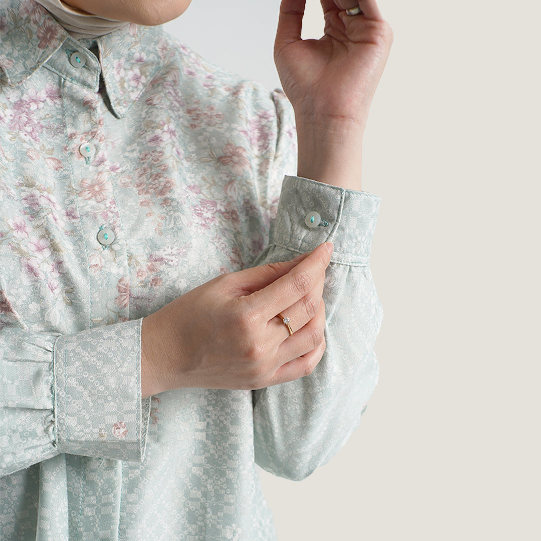 Detail bahan poly rayon dobby premium Nuna Shirt Falyae — tekstur dobby weave lembut adem tidak menerawang