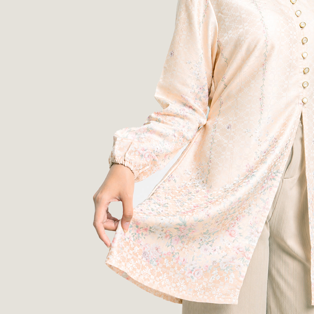 Detail bahan poly rayon dobby premium Safa Tunic Falyae bagian bawah — tekstur dobby weave lembut adem tidak menerawang