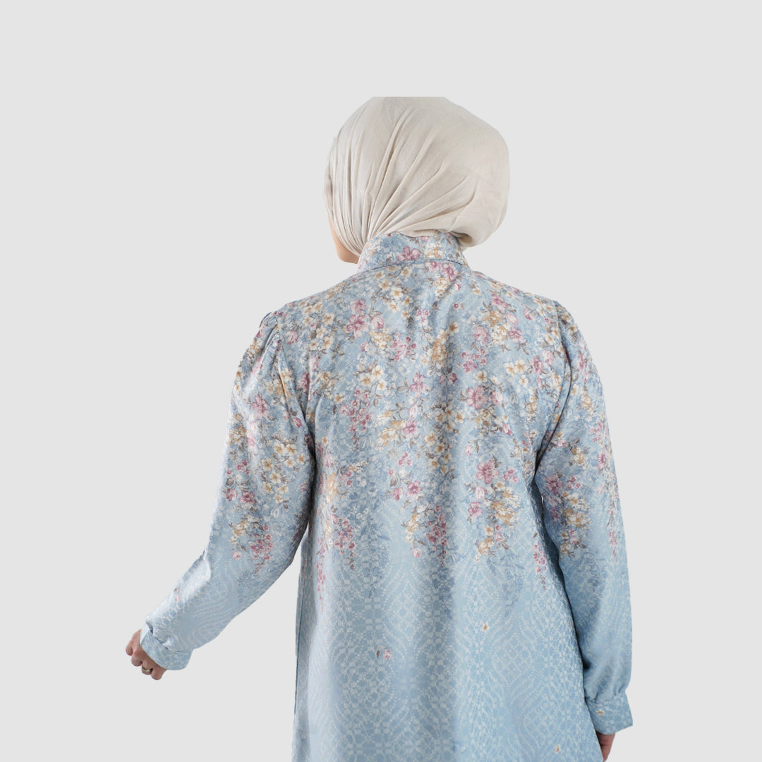 Detail bahan poly rayon dobby premium tampak belakang Nuna Shirt Falyae — tekstur dobby weave lembut adem tidak menerawang